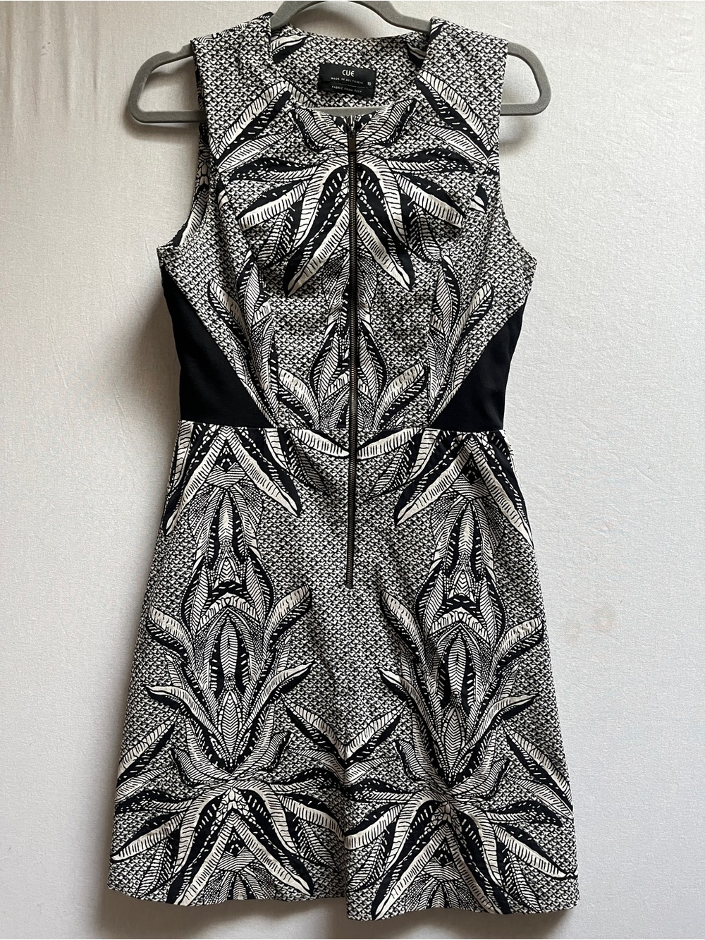 CUE Patterned Zip-Front Sleeveless Dress – Size 10 – Modern Workwear